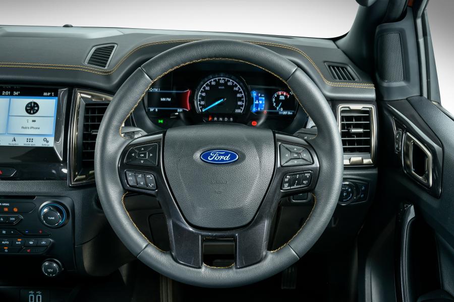 Панель приборов Ford Ranger Wildtrak 2019 года  (ZA) (фото 2 из 40)